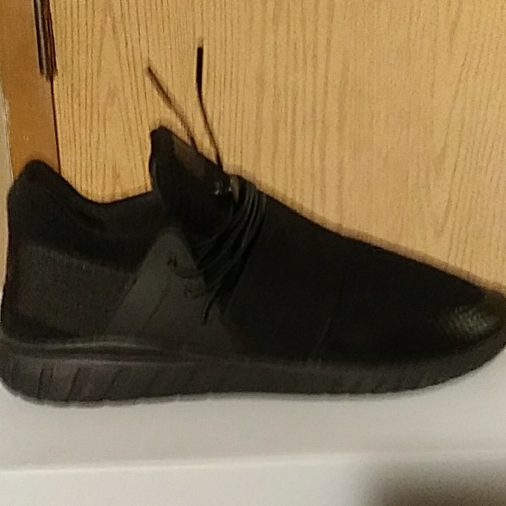 Shoes - Picture 2 of 4
